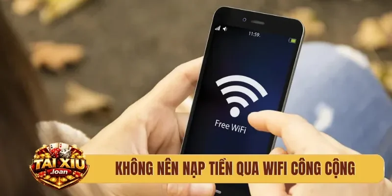 Không nên nạp tiền qua wifi công cộng
